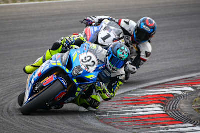 Daniel Kartheininger vor Ilya Mikhalchik