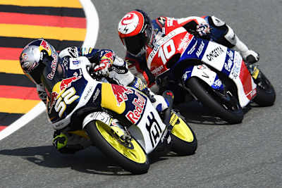 Danny Kent beim GP von Deutschland vor Alex Masbou