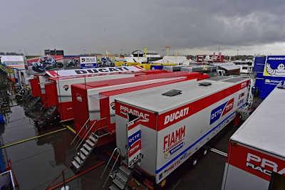 Der MotoGP-Paddock am Sonntagmorgen