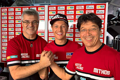 Domi Aegerter (Mitte) mit den Kiefer-Brüdern