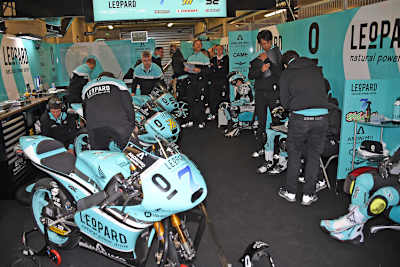 Die Leopard-Honda-Box beim GP in Le Mans 2015