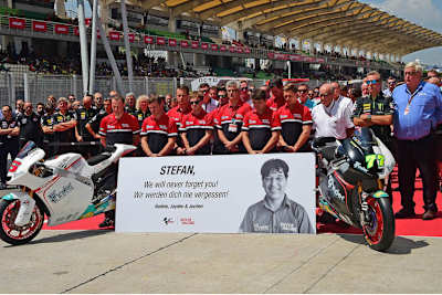 Große Anteilnahme bei der Schweigeminute im Gedenken an Stefan Kiefer