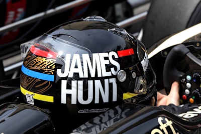Kimi Räikkönen 2012 mit dem Helm-Design von James Hunt