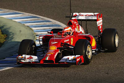 Kimi Räikkönen auf dem Weg zur Bestzeit in Jerez