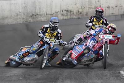 Michael Härtel (gelb) holte für Landshut 13 Punkte