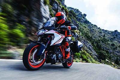 KTM präsentierte auf der Intermot die  KTM 1290 Super Duke GT und 1290 Super Duke R