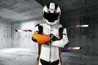 Der RSX SUIT ist sowohl als Standardversion als auch im individuell vom Kunden konfigurierten Design erhältlich