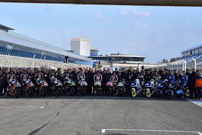 In Jerez versammelten sich alle KTM- und Husqvarna-Piloten 2015 zum Gruppenbild