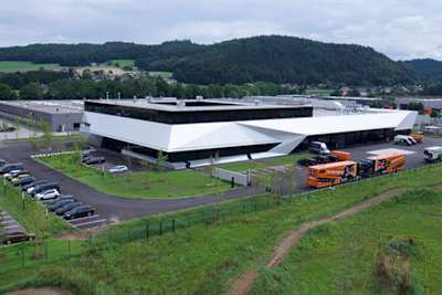 Das Raumschiff in Munderfing: Heimat der Rennabteilungen von KTM und Husqvarna