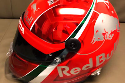 Der neue Helm von Daniil Kvyat