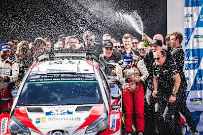 Esapekka Lappi und (re.) und Janne Ferm feiern ihren ersten Sieg