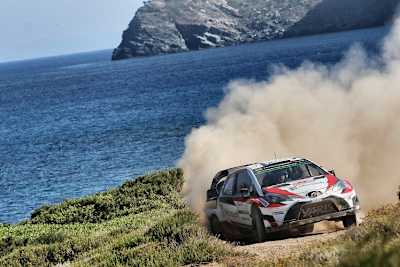 Nach dem Wasserbad auch die Sekt-Dusche für Esapekka Lappi?