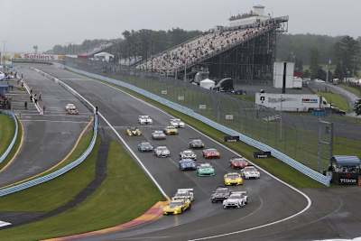 Die GT-Wagen am Ende von Start/Ziel in Watkins Glen