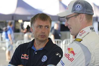 VW-Sportchef Jost Capito (li) und Jari-Matti Latvala
