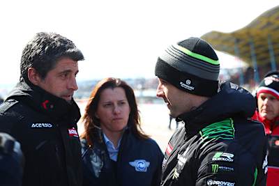 Dorna-Manager Gregorio Lavilla (li.) mit Weltmeister Jonathan Rea