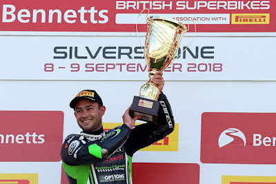 Leon Haslam gewann alle drei BSB-Rennen in Silverstone