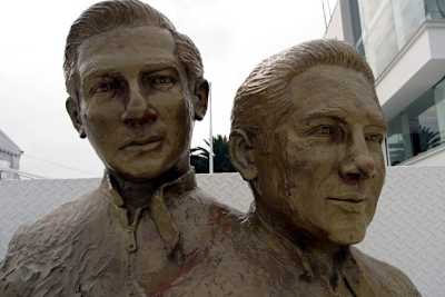 Im Autódromo gibt es eine Statue der Hermanos Rodríguez