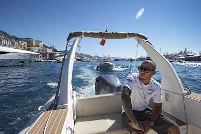 Lewis Hamilton ist im schönen Monte Carlo zuhause – und wird dafür kritisiert