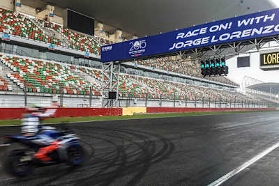 Jorge Lorenzo mit der Yamaha R3 auf dem Buddh International Circuit 