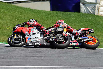 Spannender Fight: Lorenzo vor Márquez