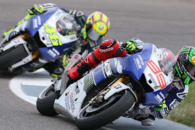 Bald in den MoviStar-Farben unterwegs: Jorge Lorenzo und Valentino Rossi