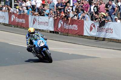 Die Suter MMX 500 mit Ian Lougher in der legendären Kompression bei Bray Hill