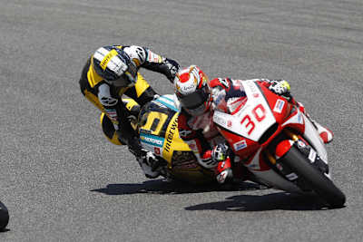 Tom Lüthi berührte nach einem Rammstoß das Heck von Nakagami und stürzte