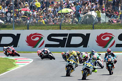 2015 führte Dominique Aegerter das Moto2-Rennen in der Anfangsphase vor Tom Lüthi an