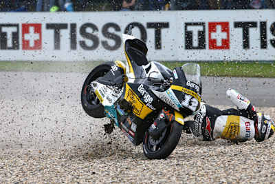 Tom Lüthi stürzte im Moto2-Rennen heftig, als er auf Rang 6 lag