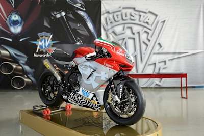 Die Logos von Yakhnich Motorsport werden verschwinden