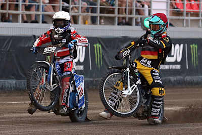 Erik Riss (re.) gegen WM-Leader Leon Madsen