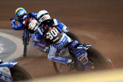 Leon Madsen (30) sah Bartosz Zmarzlik (95) in Vojens nur von hinten