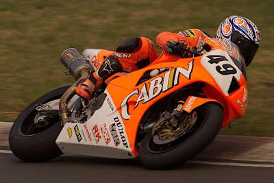 Makoto Tamada auf seiner Siegesfahrt in Sugo 2001 