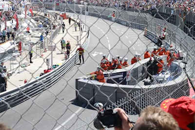 Pastor Maldonaco hat sich in die Streckenbegrenzung eingewickelt