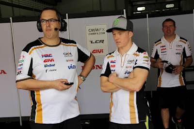 Dakota Mamola (rechts) in der LCR-Box mit Crewchief Christophe «Beefy» Bourguignon