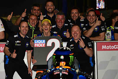 Luca Marini feiert nach Platz 2 im Quali