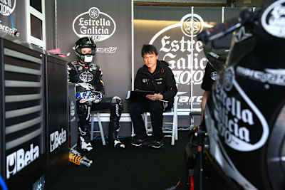 Alex Márquez mit Crew-Chief Naoya Kaneko