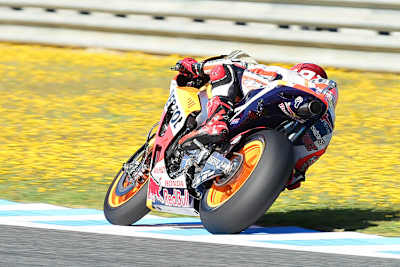 Jerez-GP 2015: Marc Márquez hält trotz des gebrochenen kleines Fingers an der linken Hand ganz vorne mit