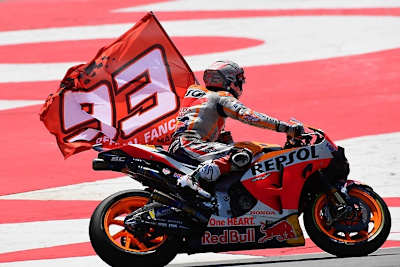 Sieg für Stratege Marc Márquez : Mit dem weichen Hinterreifen in den ersten sieben Runden voll angreifen und dann weiterschauen