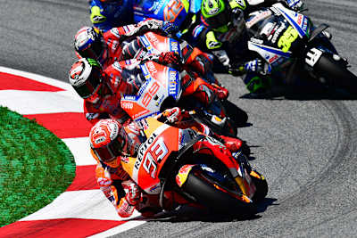 Faszinierende Action: Marc Márquez (93) vor Lorenzo, Dovizioso und Crutchlow (35), Rins