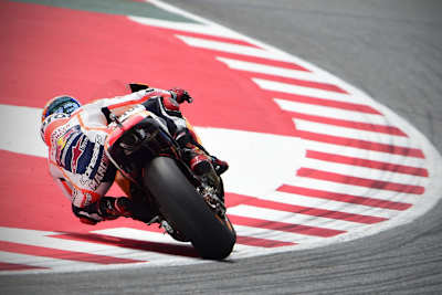 Marc Márquez driftet ohne Unterarm-Probleme