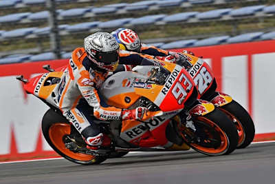 Im Assen-Training am Samstag: Marc Márquez (93) neben Dani Pedrosa