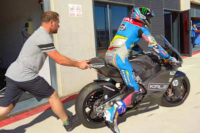 Alex Márquez auf der Kalex mit Triumph-Motor