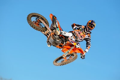 Bei Testfahrten in Murrieta/Kalifornien blieb Marvin Musquin mit dem Bein hängen