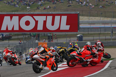 Verfolgergruppe: Es folgte ein Massencrash in Runde 1