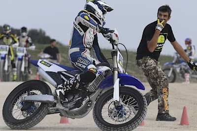 Die Instruktoren um Marco Belli trainierten mit dem asiatischen Talenten intensiv auf der Flat Track 
