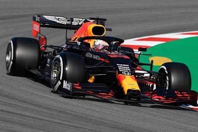 Max Verstappen beim Roll-out mit dem neuen Auto in Silverstone