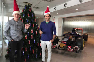 Max Verstappen (links, mit Carlos Sainz) ist der jüngste Formel-1-Fahrer