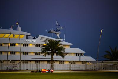 Max Verstappen geht auf die Bahn