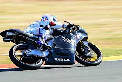 John McPhee auf der Honda des British Talent Team in Valencia